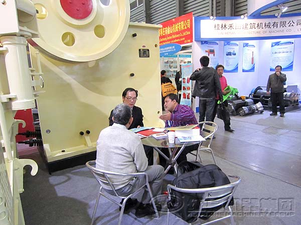 簡(jiǎn)擺式顎式破碎機展會(huì )