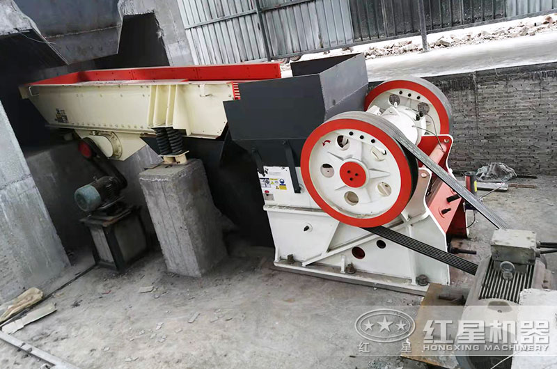 硬巖石料用那種破碎機？多少錢(qián)一臺？