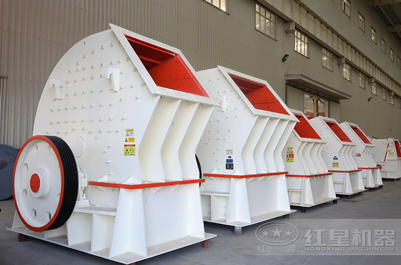PCZ重錘式破碎機進(jìn)料口大，石料可一次破碎成型