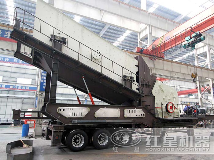 用于公路碎石的這部日產(chǎn)400立方小型車(chē)載移動(dòng)破碎機多少錢(qián)