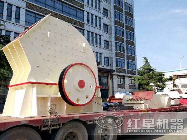 設備裝車(chē)發(fā)貨中