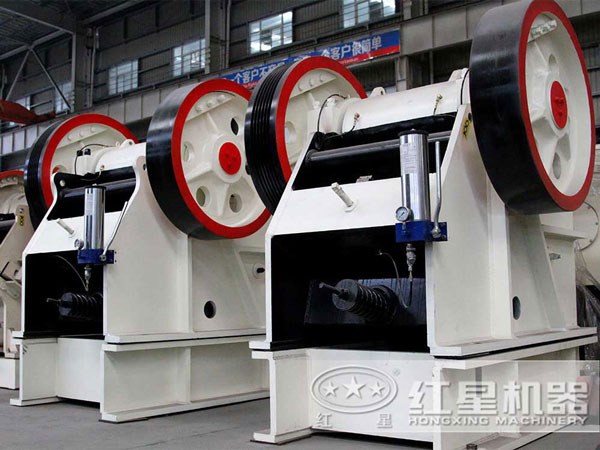 大型石頭顎破碎機市價(jià)多錢(qián)？（內附高清顎破作業(yè)視頻）