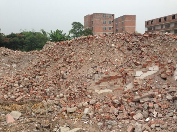 破碎磚渣用什么機械？建議使用錘式粉碎機