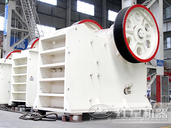 粉碎花崗巖選用750顎破機，效果不錯，性?xún)r(jià)比更高