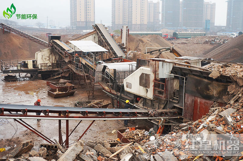 移動(dòng)破碎機處理建筑垃圾，湖南客戶(hù)現場(chǎng)