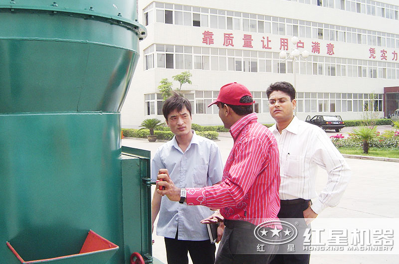 每天10噸的打石粉機器哪兒有？環(huán)保嗎？